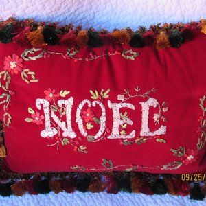 CHRISTMAS HOLIDAY ACCENT PILLOW "NOEL"